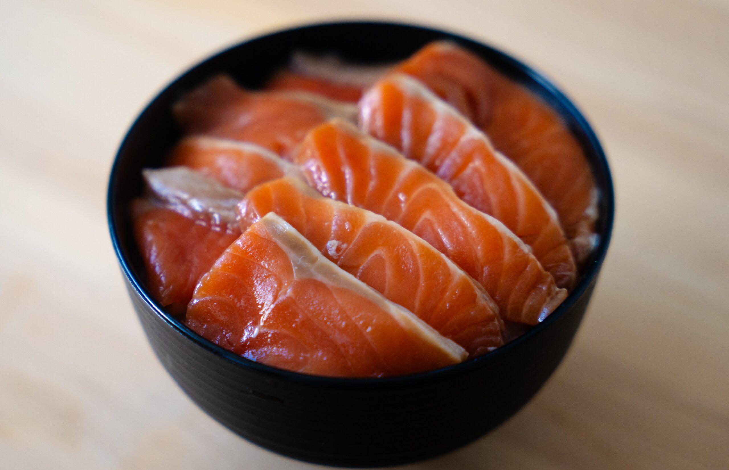 宮城県産ギンザケ「銀王」漬け丼