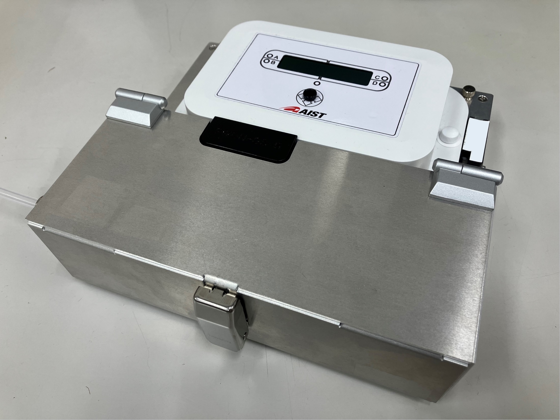 ニオイから鮮度を評価するポータブル測定器［試作品］