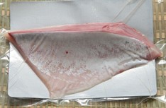養殖ブリトロ(皮付または皮無)	